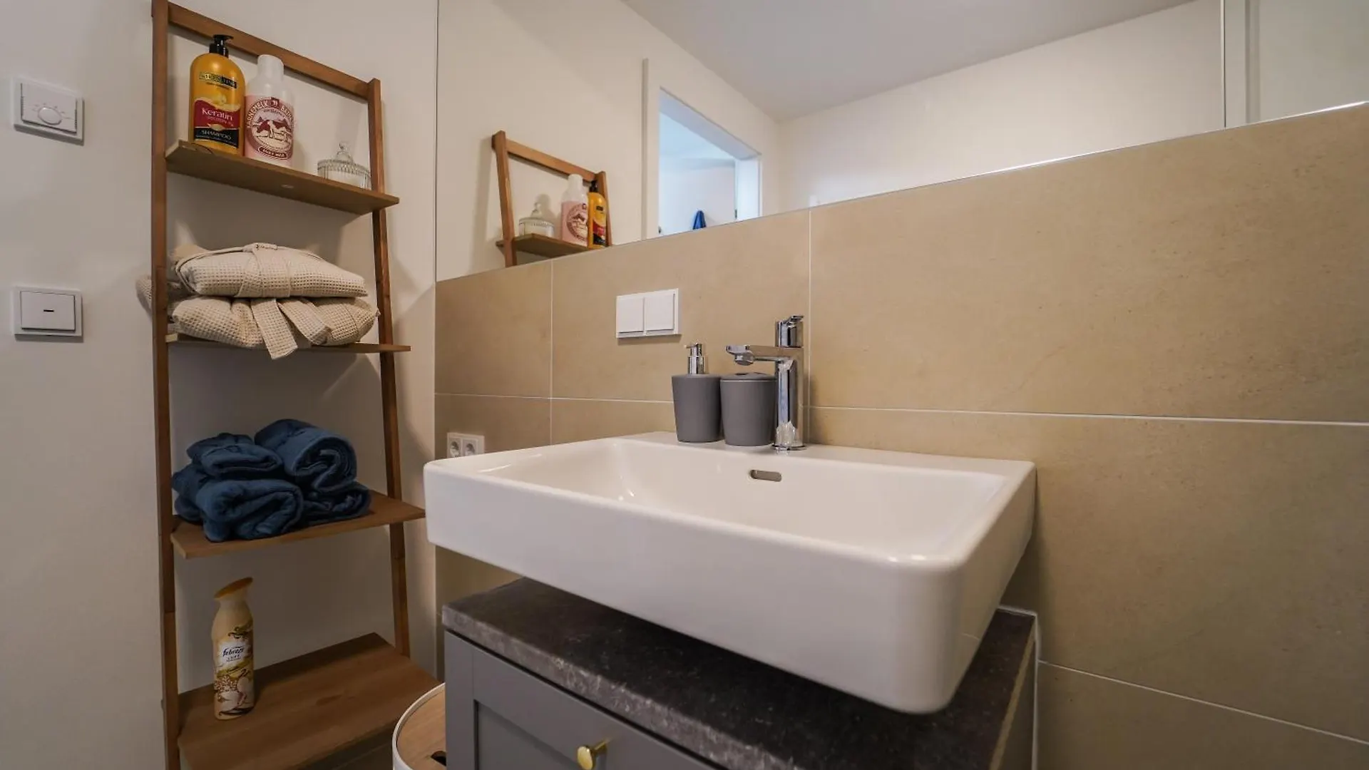 Central Suite Vienna Apartment